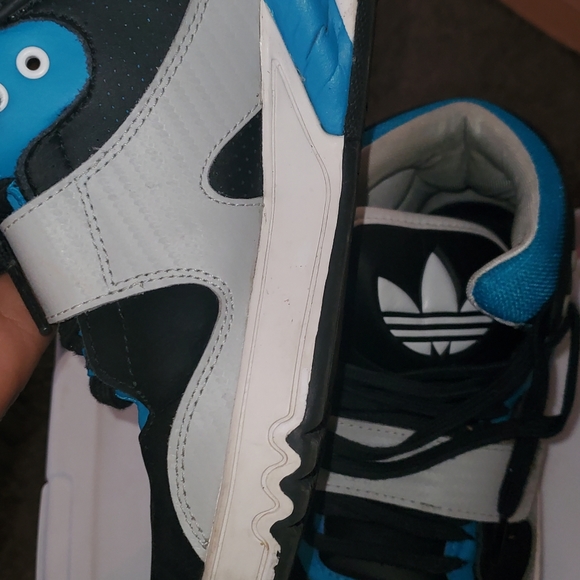 Adidas - Picture 3 of 4